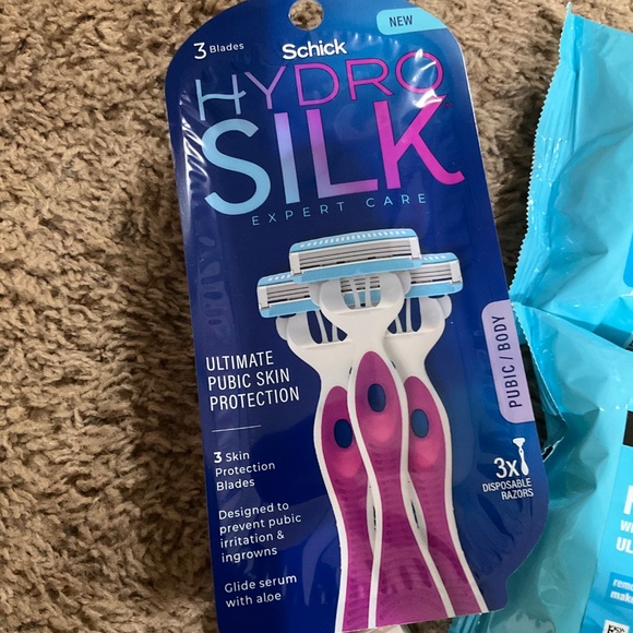 Self-Care Set 3-Sheamoisture Bar Soaps 2-Neutrogena Towelettes 1PK-Schick Razors - Picture 4 of 5